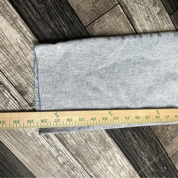 NEW Old Navy Sky Hi Straight Jeans Womens Sise 6 Distressed Light Wash Raw Hem - Picture 8 of 11